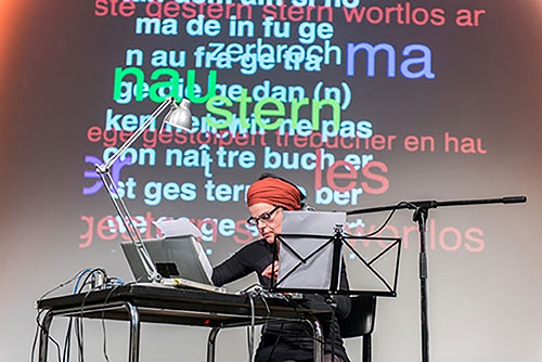Heike Fiedler, Performance im Literaturhaus Basel. Photo: Literaturhaus Basel